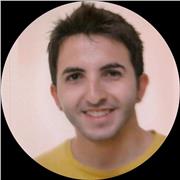 Giovane insegnante di italiano per studenti stranieri